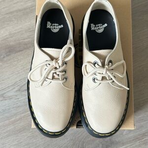 Dr. Martens Beige Pisa Leather Oxfords